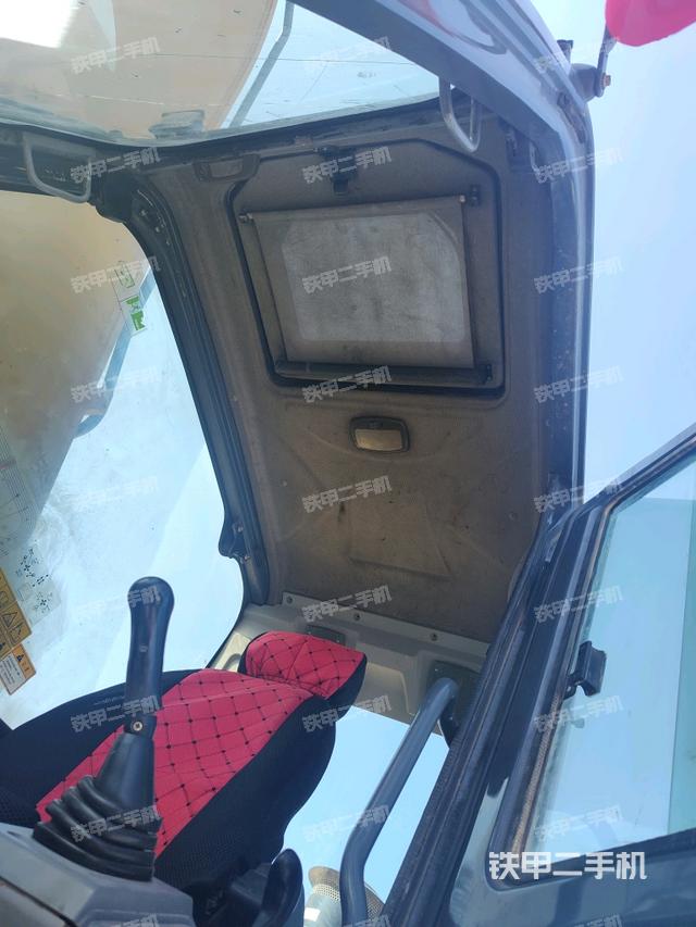 駕駛室頂部(整機外觀) 駕駛室頂部(整機外觀)