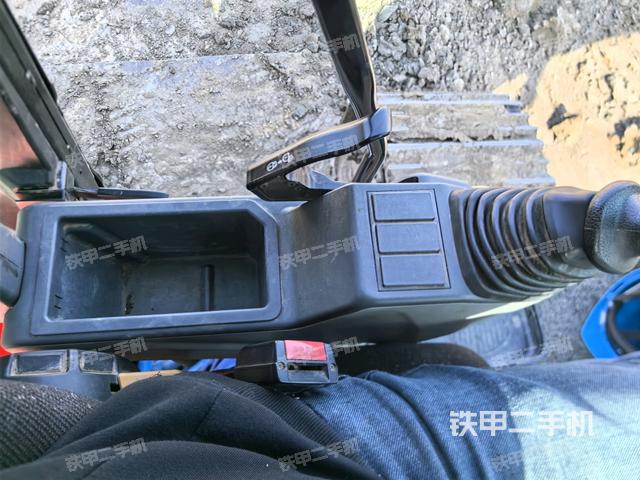 座椅左側(cè)控制臺/音響/含左手柄（駕駛室部分）