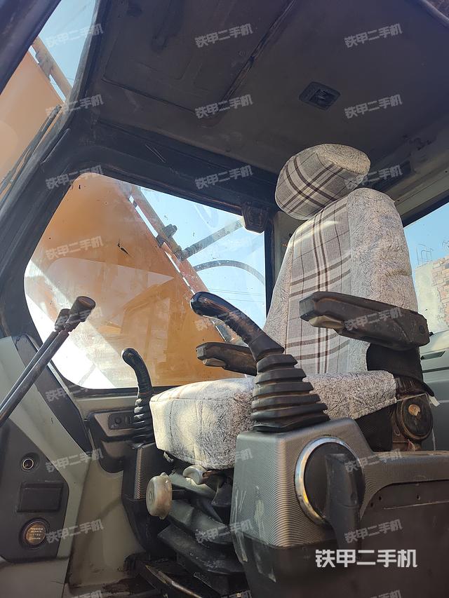 驾驶室整体（整机外观）