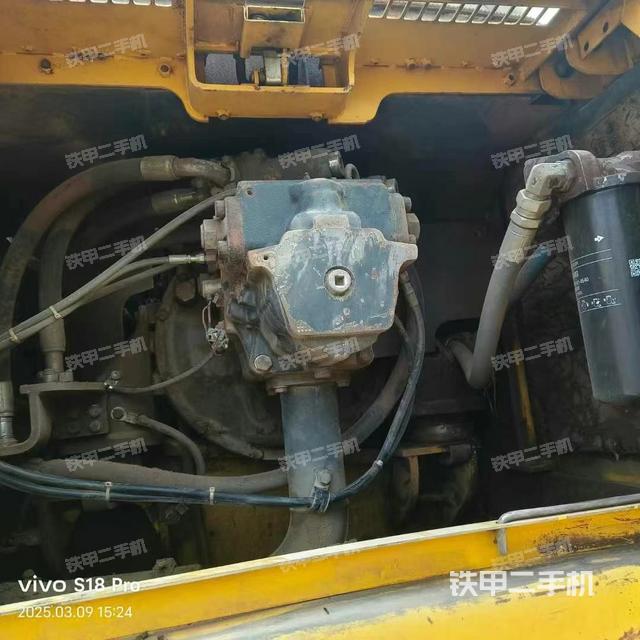 液壓泵艙室正面整體(整機外觀) 液壓泵艙室正面整體(整機外觀)