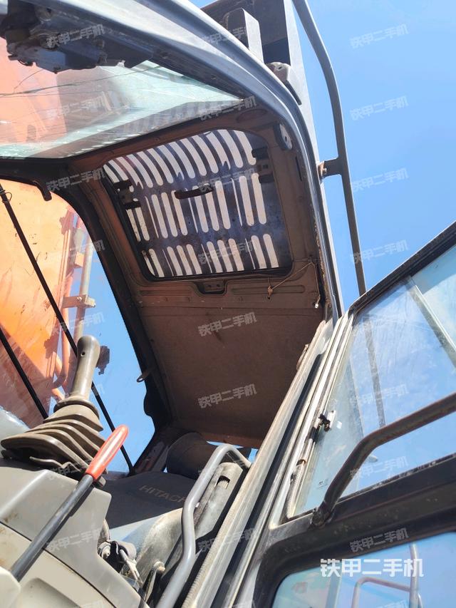 駕駛室頂部（整機(jī)外觀）