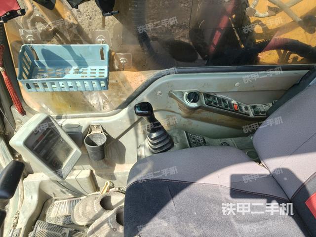 座椅右側(cè)控制臺/鑰匙門/油門/含右手柄（駕駛室部分）