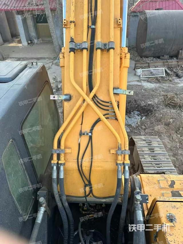 驾驶室顶部（整机外观）