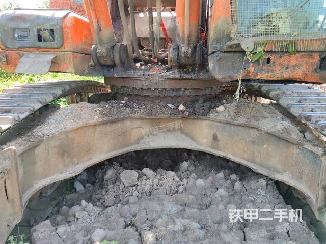 轉(zhuǎn)盤和下車架正前(工作和回轉(zhuǎn)裝置) 轉(zhuǎn)盤和下車架正前(工作和回轉(zhuǎn)裝置)