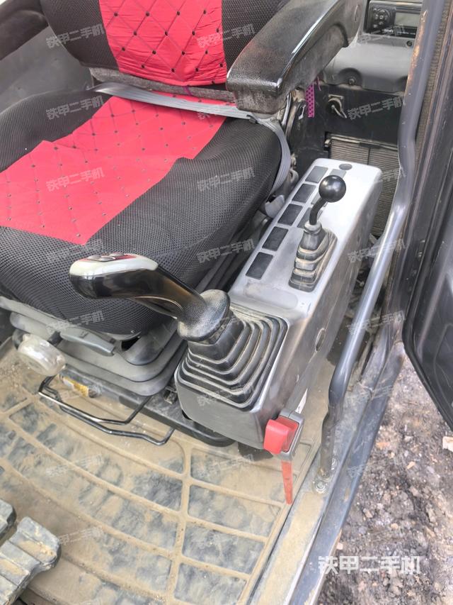 座椅左侧控制台/音响/含左手柄（驾驶室部分）