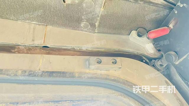 駕駛室頂部(整機(jī)外觀(guān)) 駕駛室頂部(整機(jī)外觀(guān))