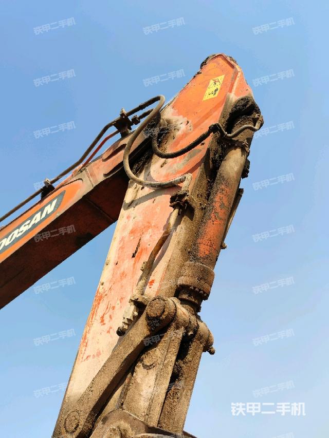小臂整體右前(工作和回轉(zhuǎn)裝置) 小臂整體右前(工作和回轉(zhuǎn)裝置)