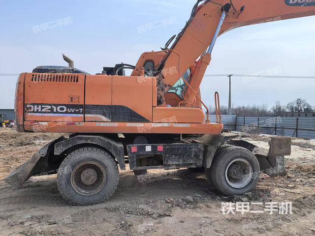 單側履帶整體(整機外觀) 單側履帶整體(整機外觀)