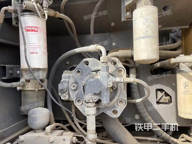 液壓泵艙室正面整體(整機外觀) 液壓泵艙室正面整體(整機外觀)