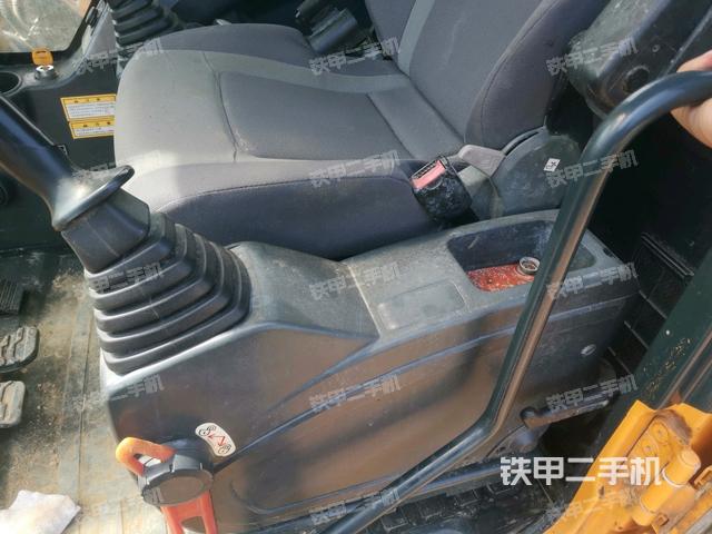 座椅左側(cè)控制臺/音響/含左手柄（駕駛室部分）