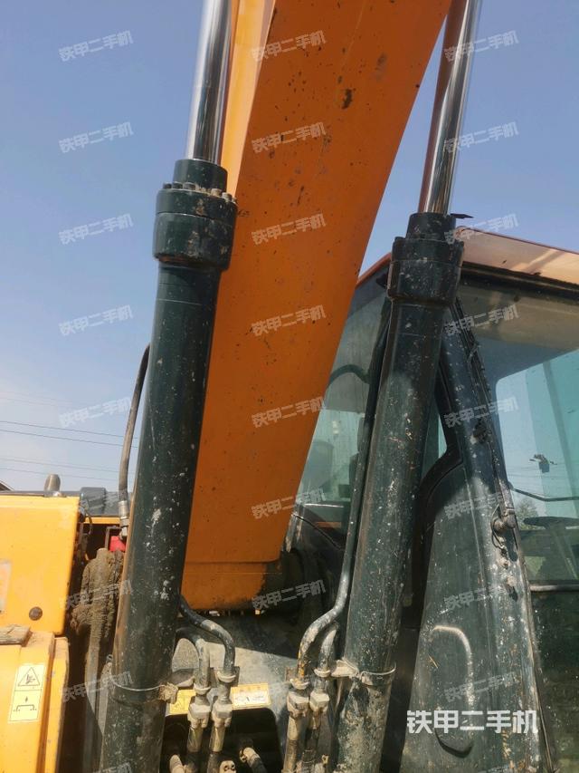 大臂油缸整體?豎拍（工作和回轉(zhuǎn)裝置）