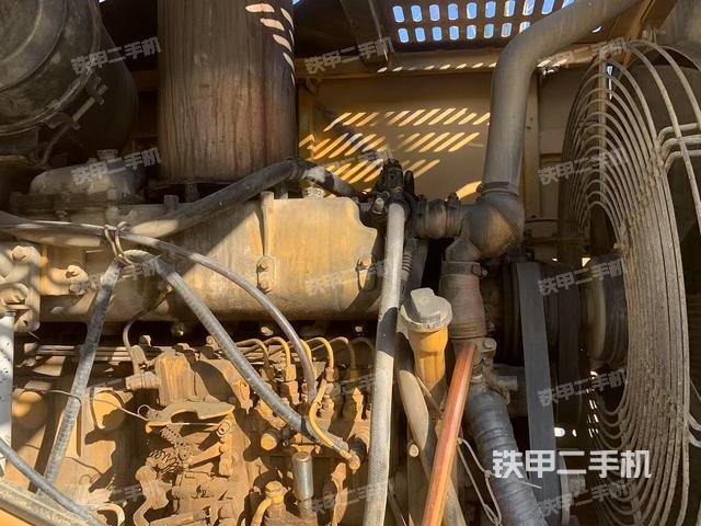 發(fā)動(dòng)機(jī)右側(cè)（整機(jī)外觀及大件）