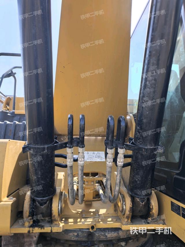 大臂油缸整體?豎拍（工作和回轉(zhuǎn)裝置）