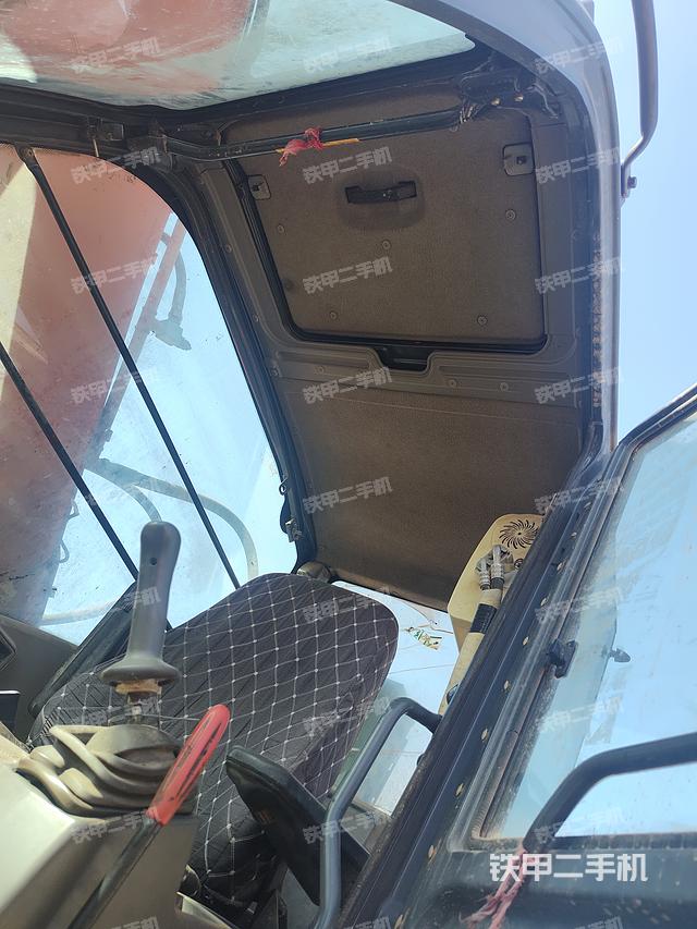 驾驶室顶部（整机外观）