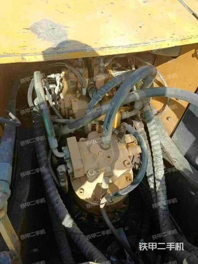 回转马达和主控阀（整机外观）