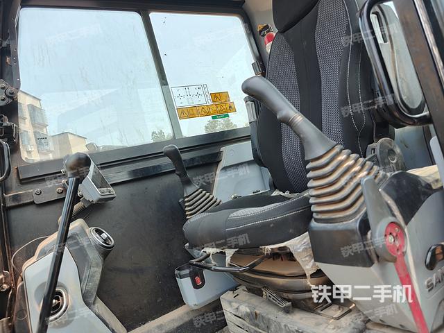 驾驶室整体（整机外观）