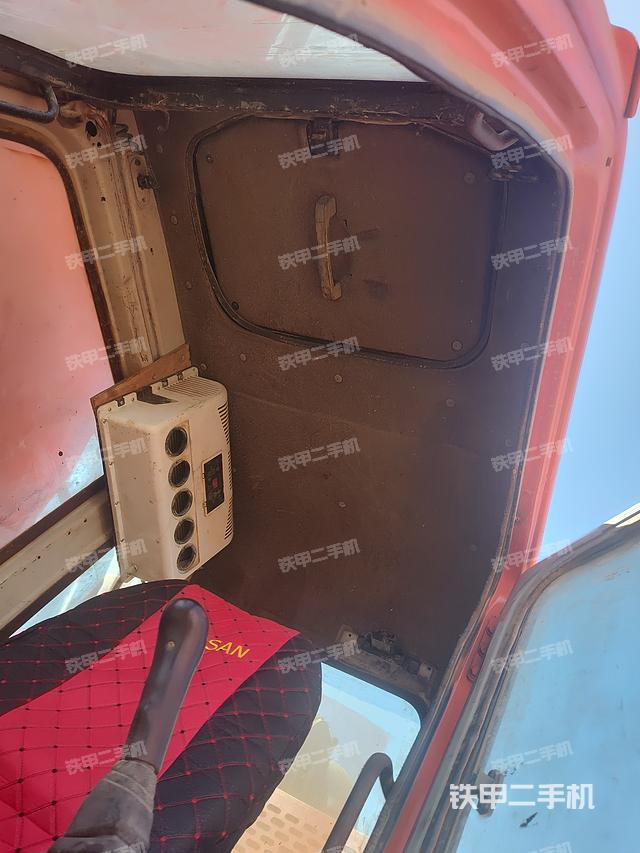 駕駛室頂部（整機外觀）