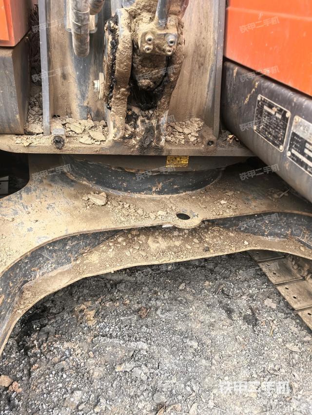 转盘和下车架正前（工作和回转装置）