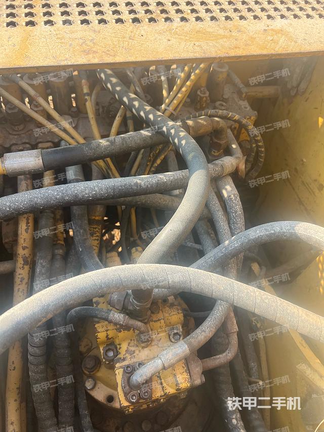 回转马达和主控阀（整机外观）