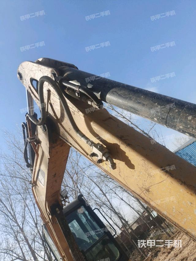 小臂整体右前(工作和回转装置) 小臂整体右前(工作和回转装置)