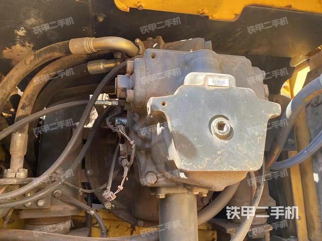 液壓泵艙室正面整體(整機(jī)外觀) 液壓泵艙室正面整體(整機(jī)外觀)