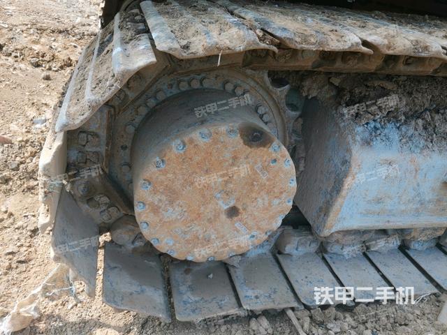 左驅(qū)動輪（行走機構(gòu)）