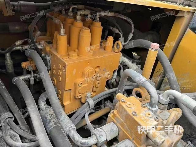 回轉(zhuǎn)馬達(dá)和主控閥（整機(jī)外觀）