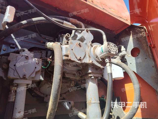 液壓泵艙室正面整體（整機(jī)外觀）