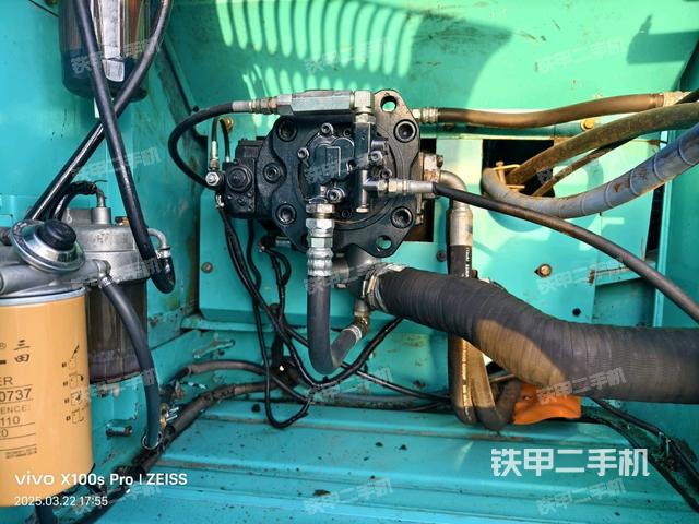 液壓泵艙室正面整體（整機(jī)外觀）