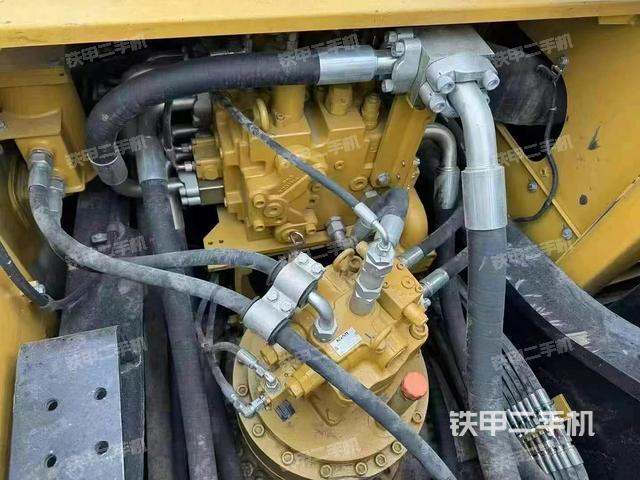 回转马达和主控阀（整机外观）