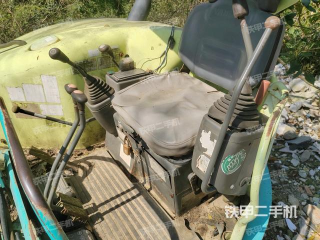 后窗玻璃角標(biāo)（駕駛室部分）