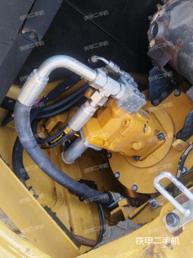 液壓泵艙室正面整體(整機(jī)外觀) 液壓泵艙室正面整體(整機(jī)外觀)