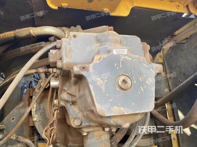 液壓泵艙室正面整體(整機(jī)外觀) 液壓泵艙室正面整體(整機(jī)外觀)