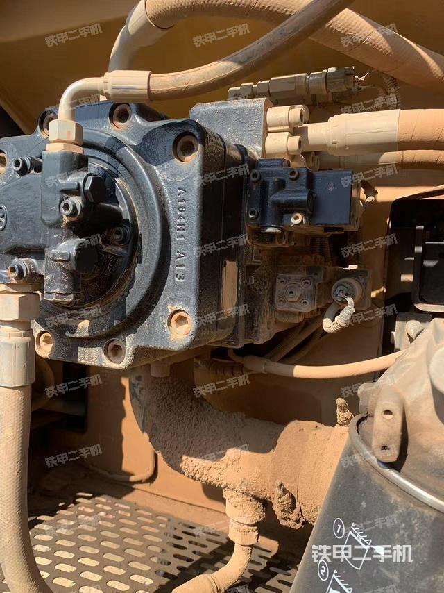 液壓泵艙室正面整體（整機(jī)外觀）