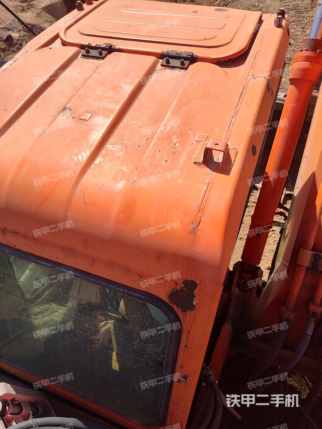 驾驶室顶部（整机外观）