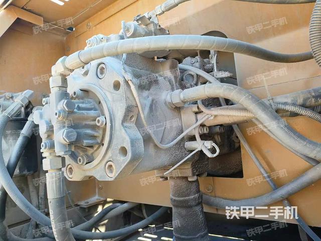 液壓泵艙室正面整體(整機外觀) 液壓泵艙室正面整體(整機外觀)
