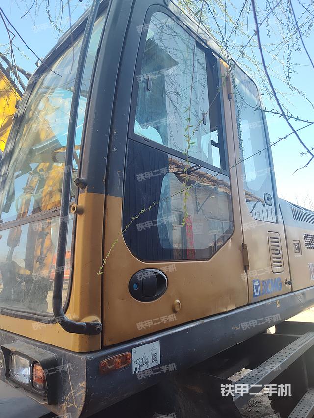 駕駛室整體(整機外觀) 駕駛室整體(整機外觀)