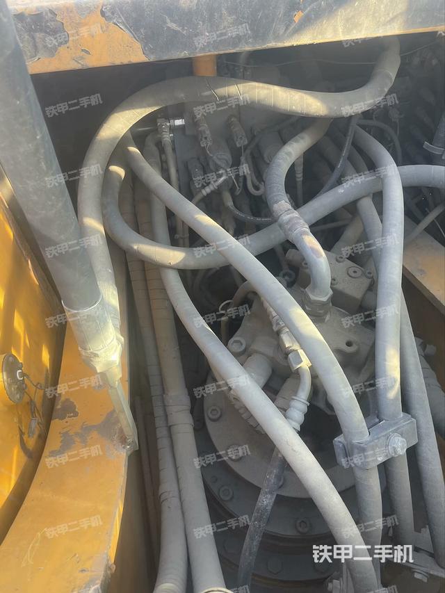 回轉(zhuǎn)馬達(dá)和主控閥(整機(jī)外觀(guān)) 回轉(zhuǎn)馬達(dá)和主控閥(整機(jī)外觀(guān))