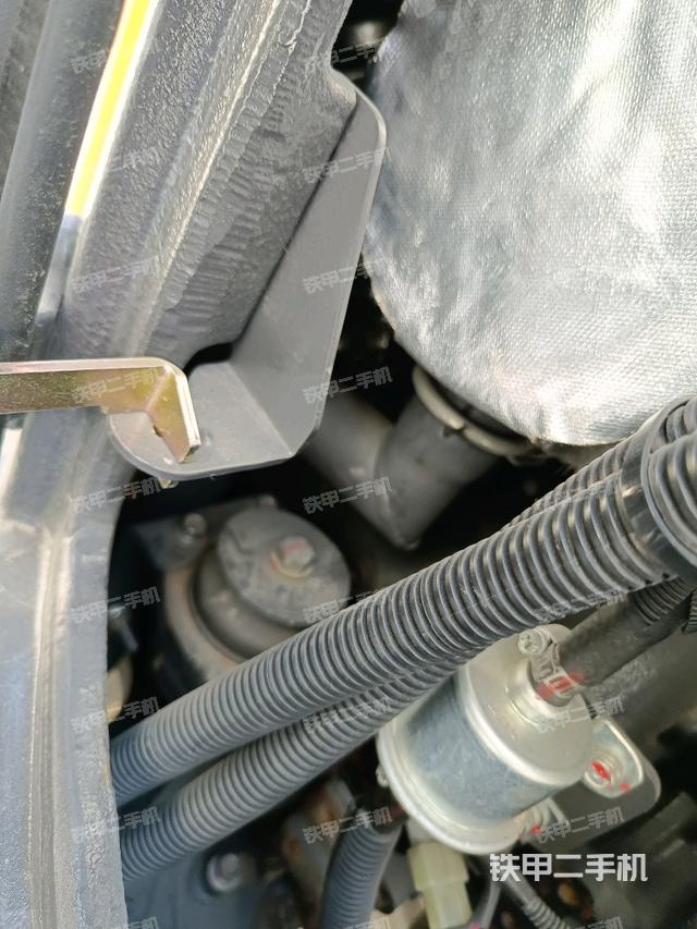 液壓泵艙室正面整體(整機(jī)外觀) 液壓泵艙室正面整體(整機(jī)外觀)