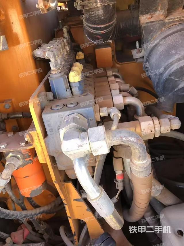 回轉(zhuǎn)馬達和主控閥（整機外觀）