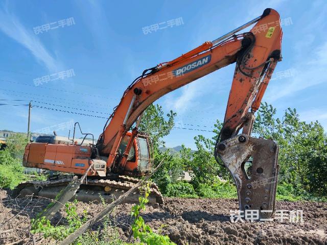 右前45(整機(jī)外觀) 右前45(整機(jī)外觀)