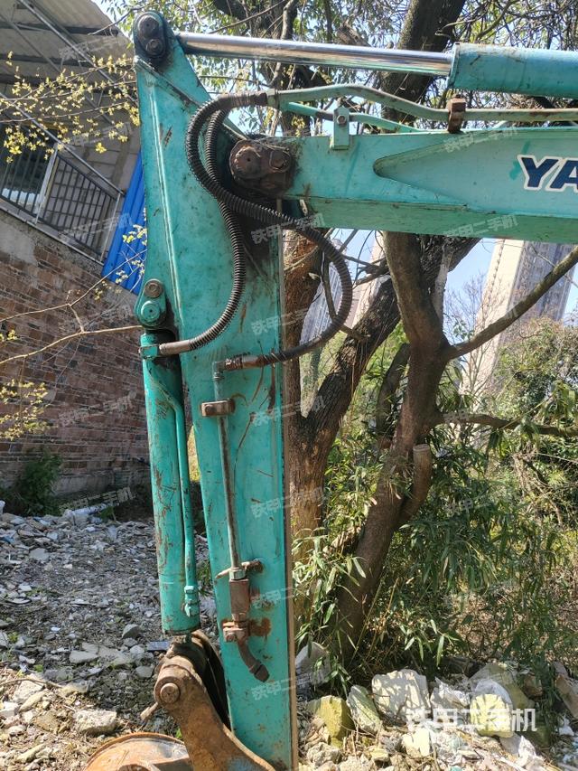 鏟斗右后整體（工作和回轉(zhuǎn)裝置）