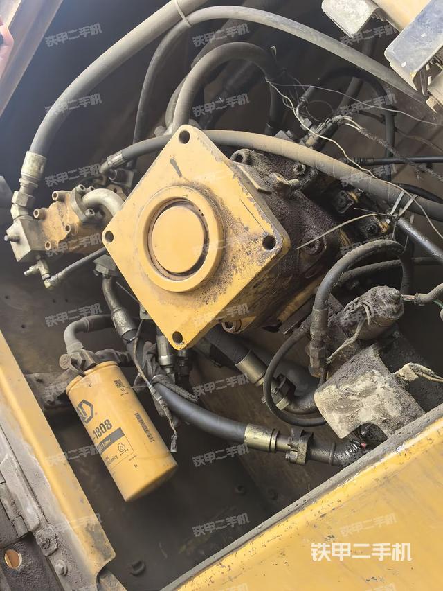 液壓泵斜45?左（大件艙室）