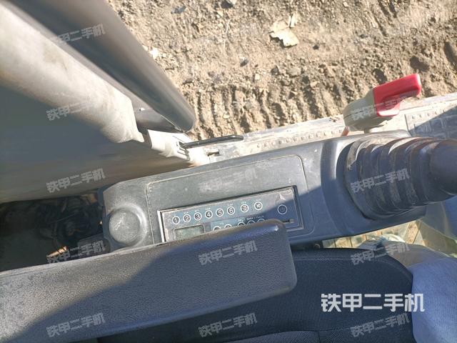 座椅左侧控制台/音响/含左手柄（驾驶室部分）