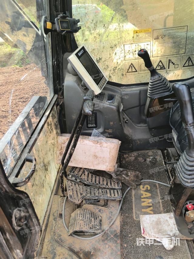 座椅左側(cè)控制臺(tái)/音響/含左手柄（駕駛室部分）