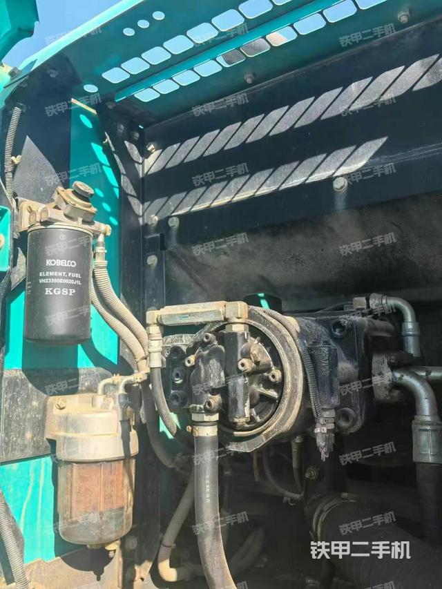 液壓泵艙室正面整體(整機(jī)外觀) 液壓泵艙室正面整體(整機(jī)外觀)