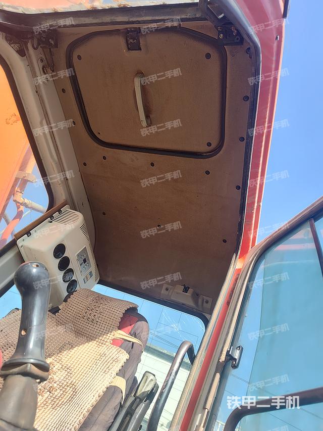 驾驶室顶部（整机外观）