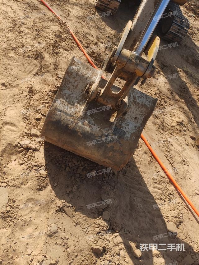 铲斗右后整体(工作和回转装置) 铲斗右后整体(工作和回转装置)