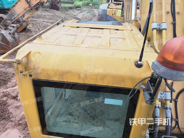 驾驶室顶部（整机外观）