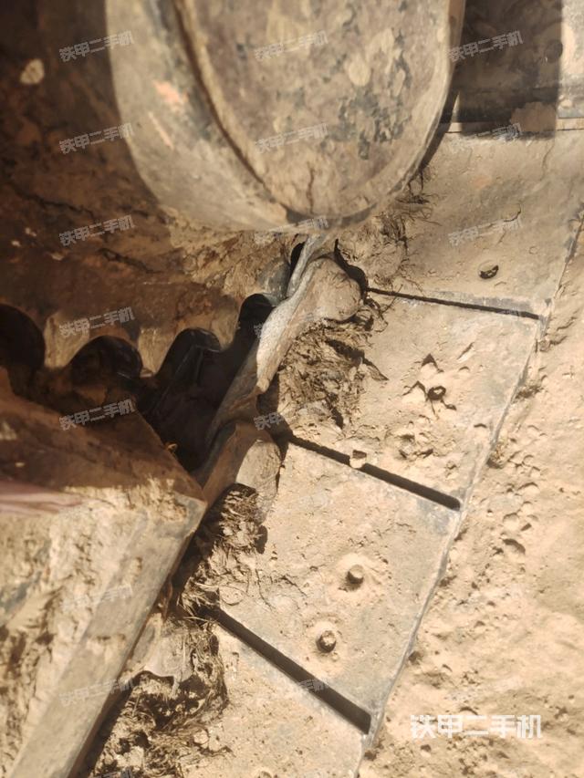 左导向轮(行走机构) 左导向轮(行走机构)